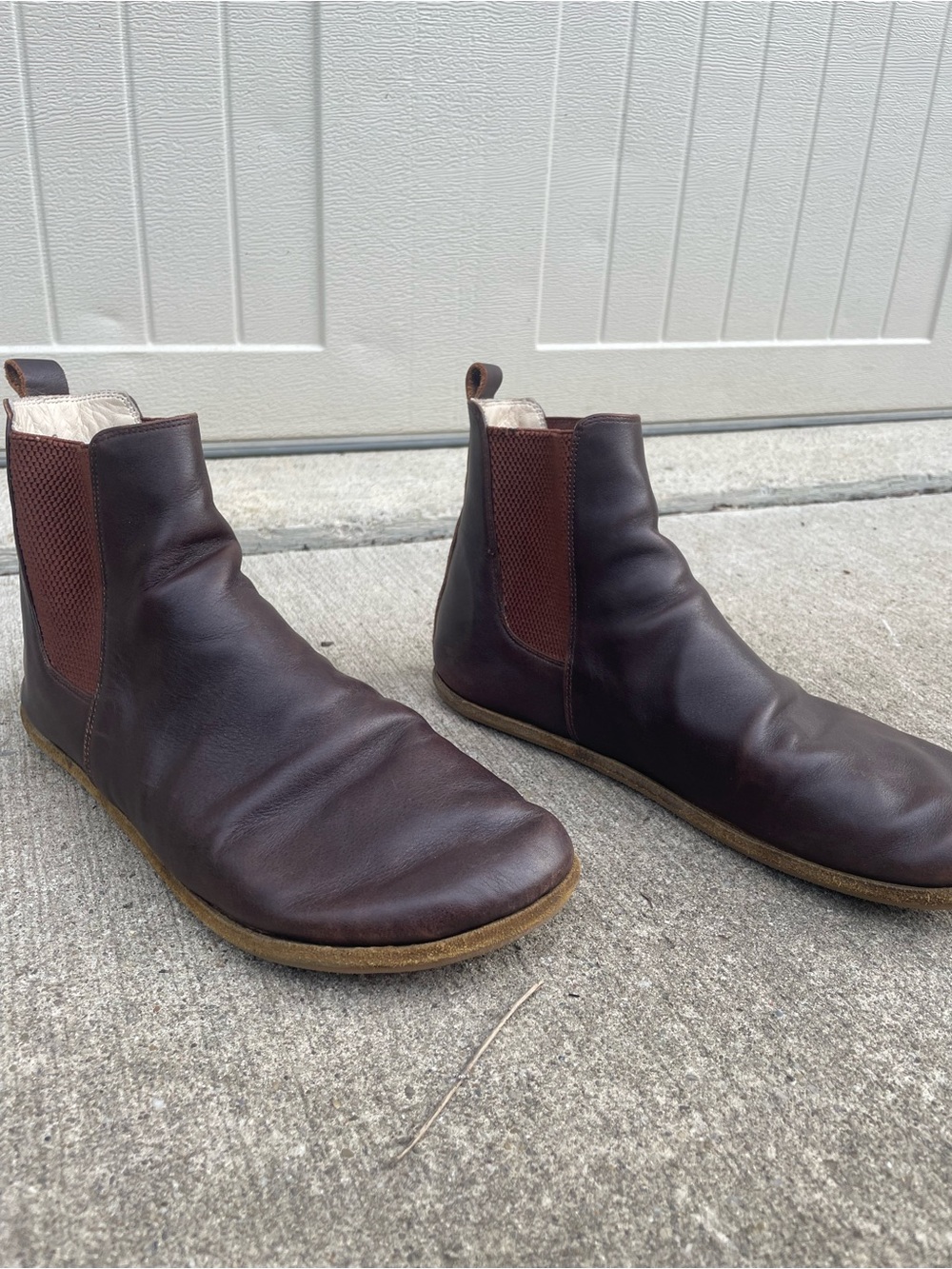 Aintap minimalist Chelsea boots dark brown, size 10-10.5- READ DESCRIPTION